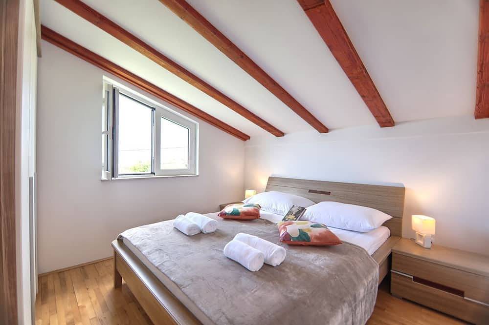 Holiday Home Srećko - Three Bedroom Holiday Home With Pool in Polača, Zadar