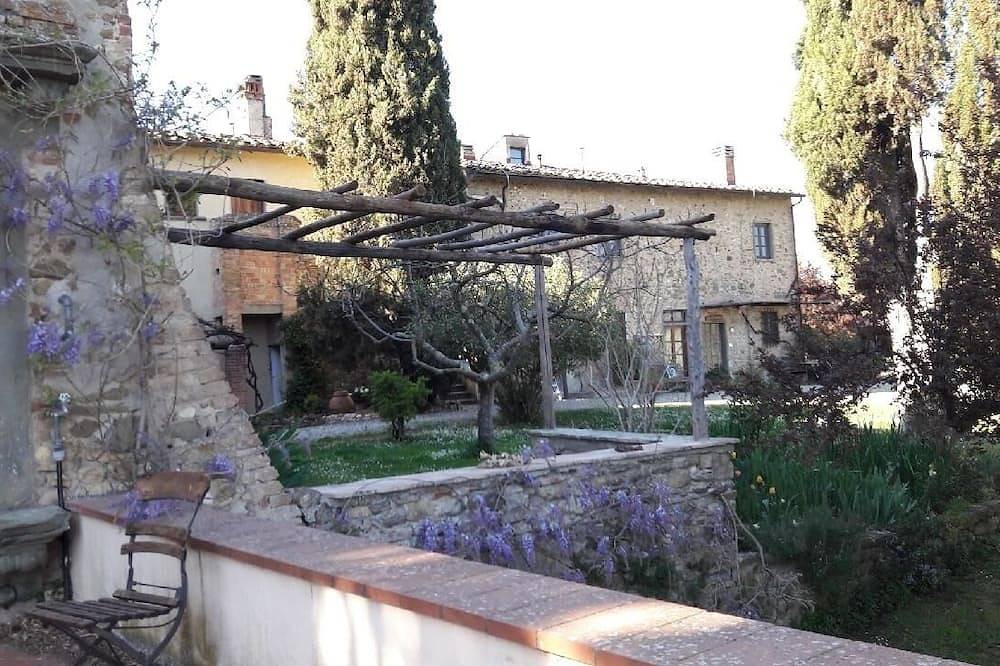 Entire apartment, Cosy apartment in tuscan landhouse in Scandicci, Florence Province