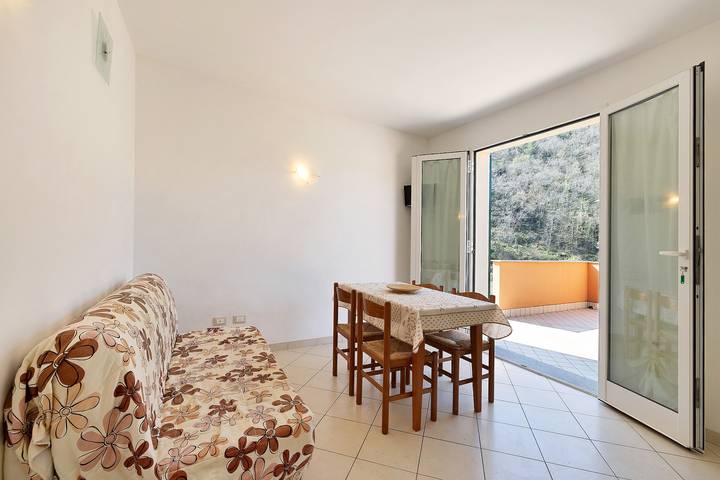 Hel lägenhet, Apartment 'Ferla La Taggiasca' with Mountain View & Terrace in San Gregorio (Stellanello), Stellanello