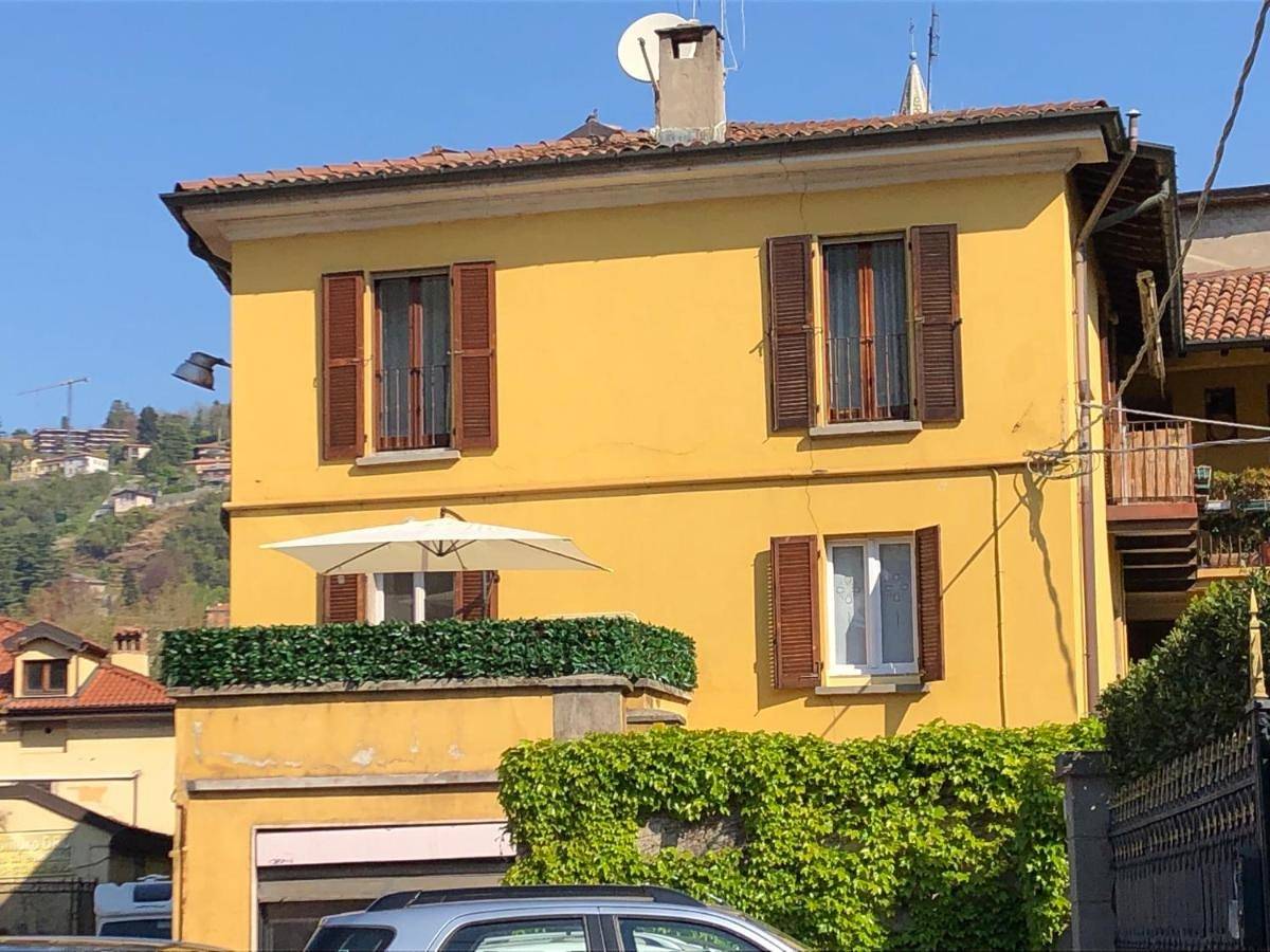 Casa L'Aquila in Como, Comer See