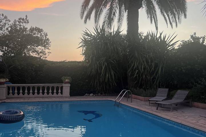 Villa for 6 people, with terrace and garden, with pets in Antibes