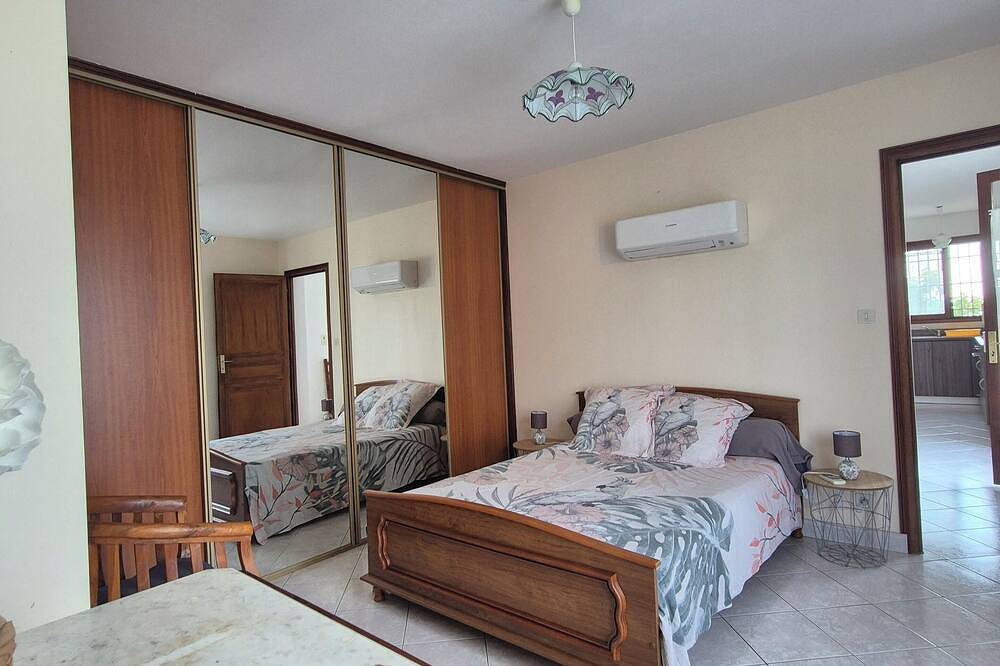 Appartement entier, Appartement rez de jardin, vue sur mer, grande propriété tranquille in Taglio-Isolaccio, Arrondissement de Corte