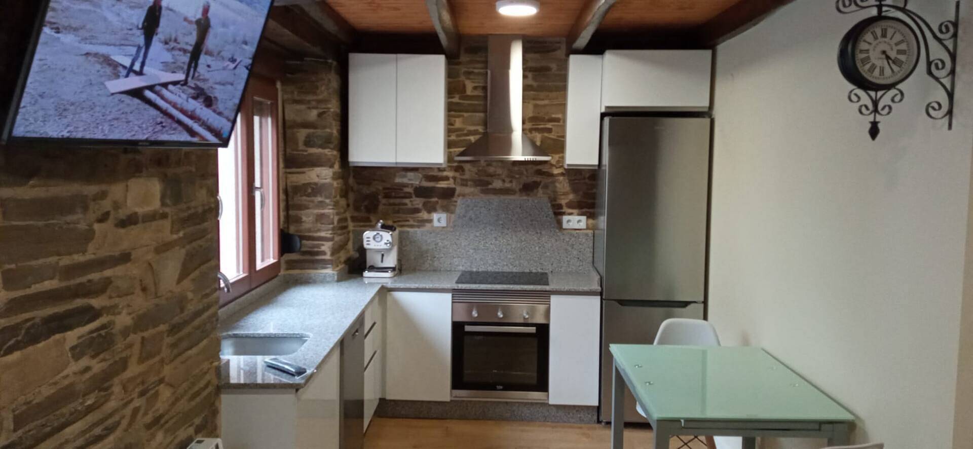 Appartement entier, Appartement 'Arriba' avec terrasse partagée, balcon et Wi-Fi in A Fonsagrada, Province de Lugo