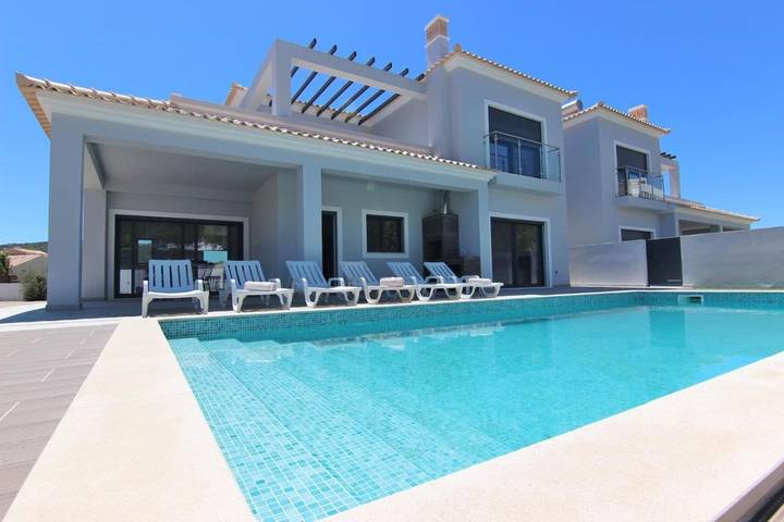 Villa para 8 pessoas, com piscina e jardim e ainda varanda em Loulé