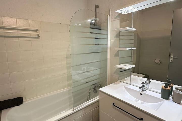 Gîte pour 4 personnes, avec piscine ainsi que sauna et jacuzzi dans Thermes Berot - 4