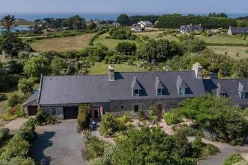 Maison de campagne pour 15 personnes, avec terrasse et jardin dans Gouffre de Plougrescant