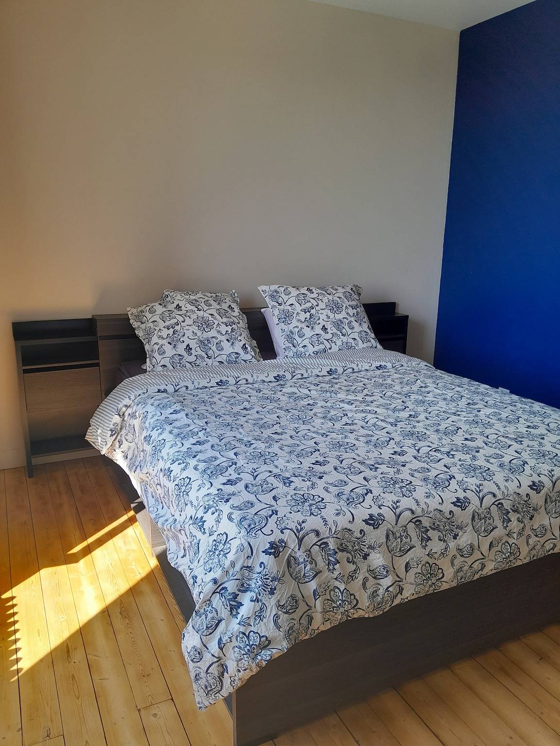 Bed and Breakfast 'Grande Chambre Lumineuse' con jardín privado y Wi-Fi in Sainte-Cécile (Manche), Côte de la Déroute