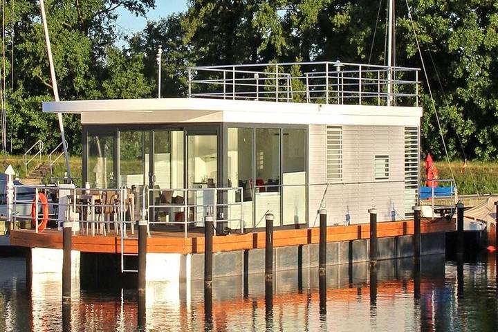Hausboot für 4 Personen, mit Terrasse, kinderfreundlich im Stettiner Haff