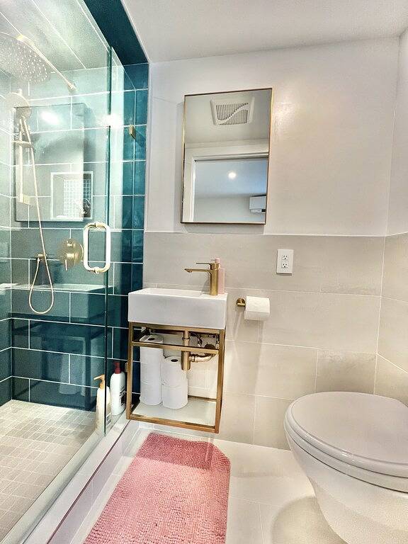 Holiday rental for 12 people, with balcony and hot tub in Canada