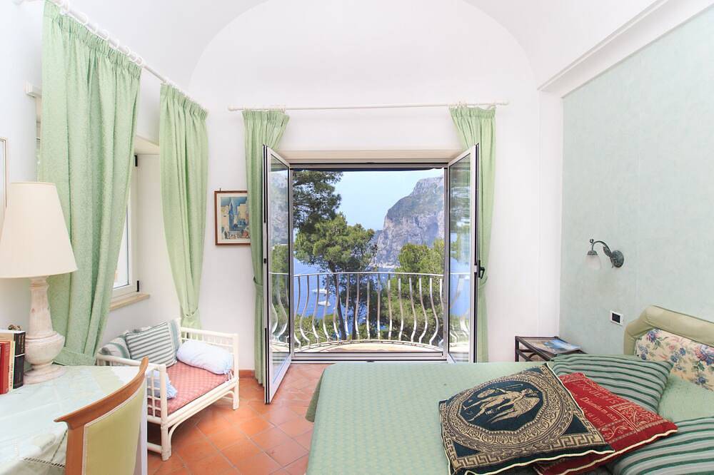 Villa with wonderful panoramic sea view with private pool in Capri, Naples Province