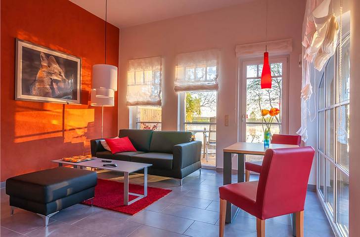 Ferienwohnung für 2 Personen, mit Terrasse und Garten sowie Sauna und Seeblick in Loppin