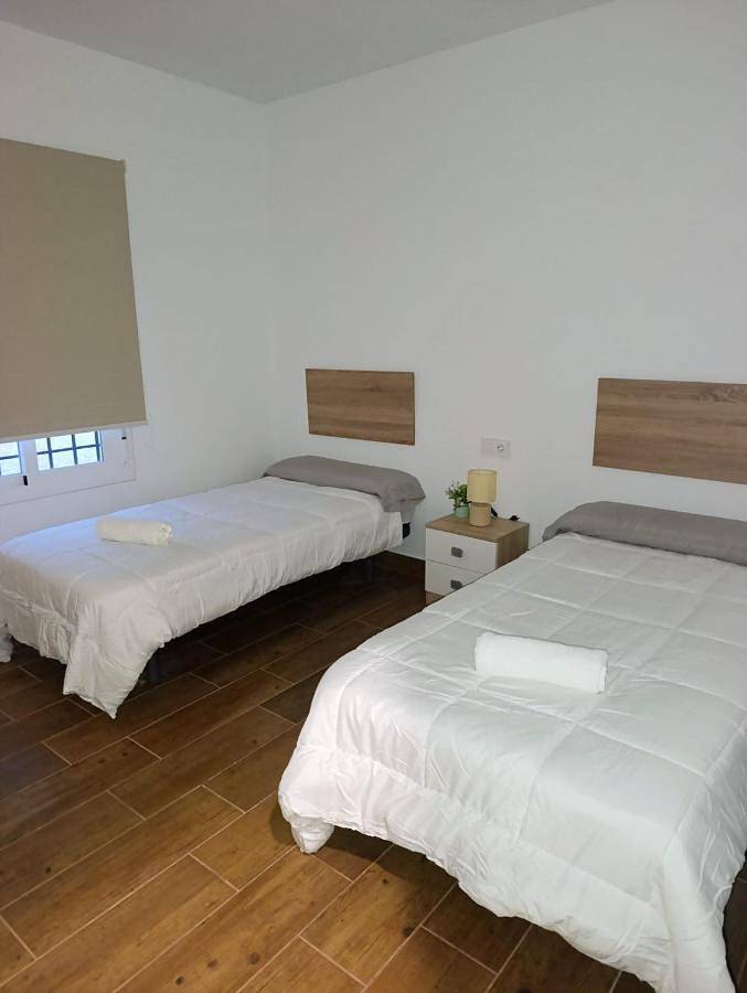 Casa rural para 6 personas, con vistas además de jardín y piscina, Se admiten mascotas en La Carlota - 4