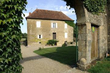 Gîte pour 13 personnes, avec terrasse et jardin à Viry (Saône-et-Loire)