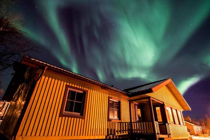Maison de campagne pour 8 personnes, avec Terrasse et Jardin ainsi que Sauna et Vue sur le lac à Abisko