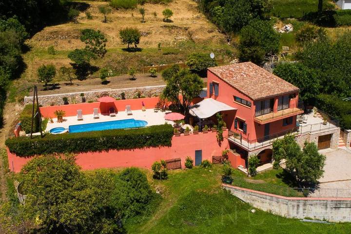 Holiday house with pool and view in St. Jeannet in Saint-Jeannet, Costa mediterránea (Francia)
