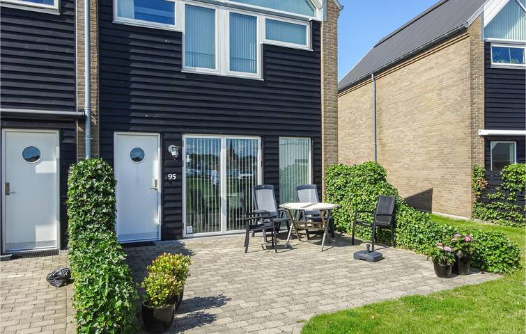Ferieudlejning for 6 personer, med Terrasse i Assens