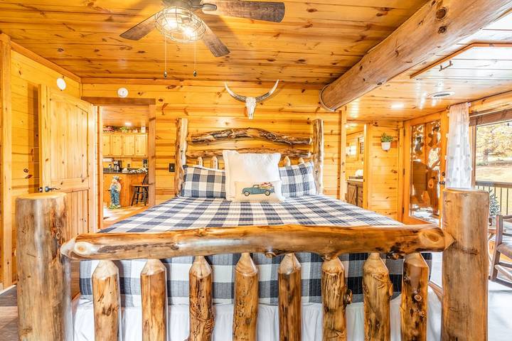 Log cabin for 4 people, with pool and terrace in Wears Valley