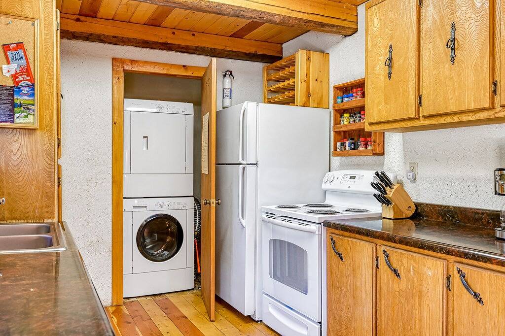 Dog-Friendly Cabin w/ Washer/Dryer, Wifi, & Firepit - Steps From the Rio Grande in Rio Grande National Forest