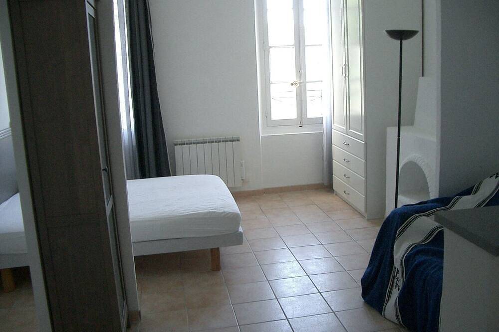 Entire apartment, Bright studio in La Seyne-sur-Mer, Toulon region