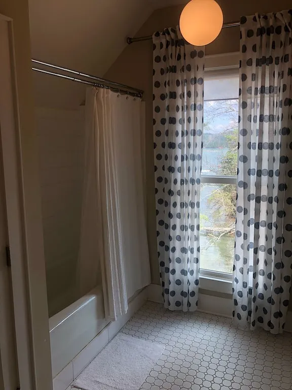 Vacation house for 15 people, with yard and hot tub - 1