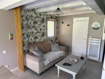 Gîte pour 3 personnes, avec piscine ainsi que vue et terrasse à Peypin-d'Aigues