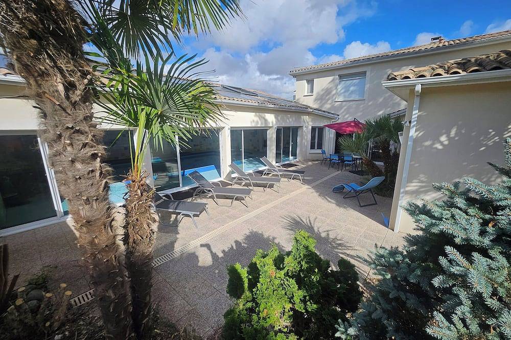 Villa 250m² avec piscine intérieure - 12 couchages in Breuillet, Côte de Beauté