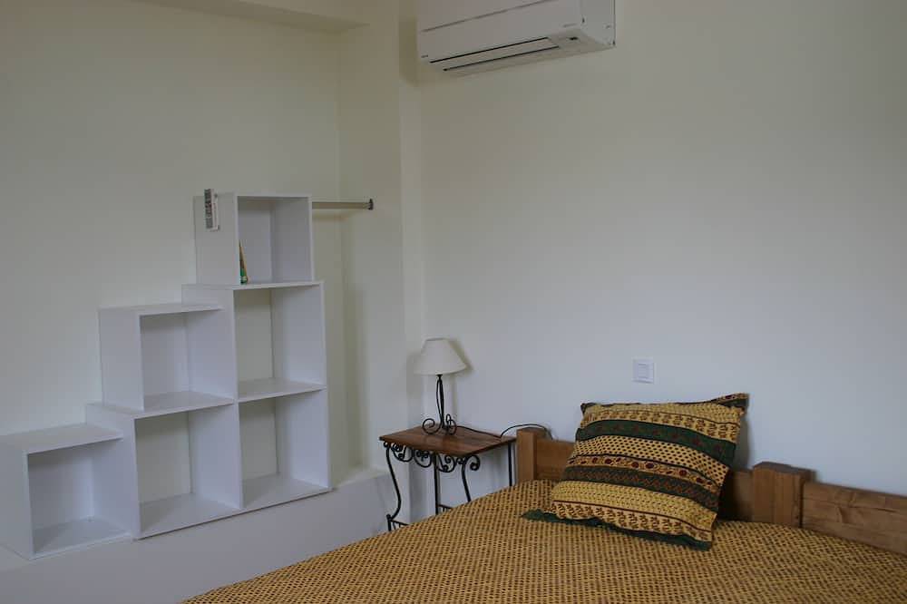 Gîte du Petit Mandon-Arles-Crau-Camargue: une maison pour 5 personnes avec spa in Arles, Côte méditerranéenne (France)