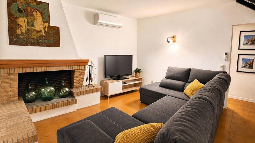 Casa rural 'La Sènia' con vistas a las montañas, wifi y aire acondicionado in Platja de Miravet (Terres de l'Ebre), Miravet