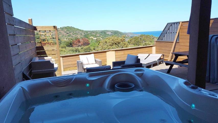 Appartement de vacances pour 5 personnes, avec Balcon et Jacuzzi ainsi que Terrasse et Jardin