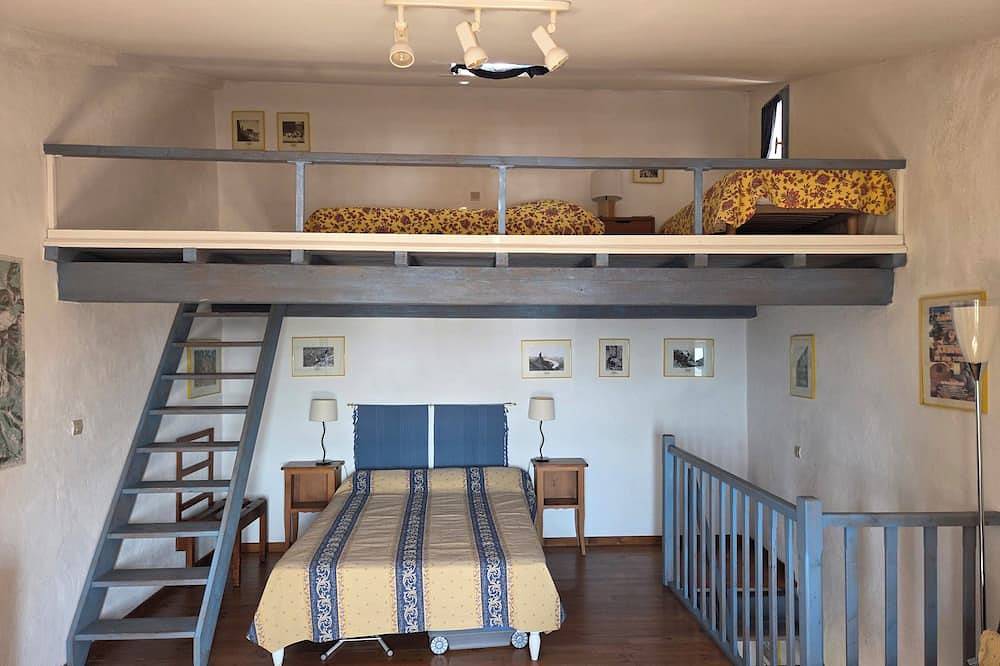 Entire apartment, Le Buis Authentic village house 4 people in Aiguines, Verdon Regional Natural Park