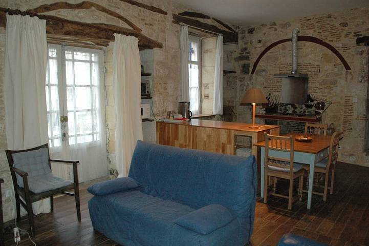 Beau gîte faisant partie du domaine Le Nid des Oiseauxau coeur d'un village in Cubjac-Auvézère-Val d'Ans, Périgord Blanc