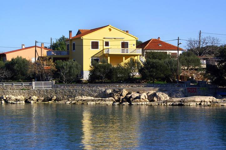 Ganze Wohnung, 2-Zimmer-Ferienwohnung am Strand Ugljan A-846-b in Ugljan, Insel Ugljan