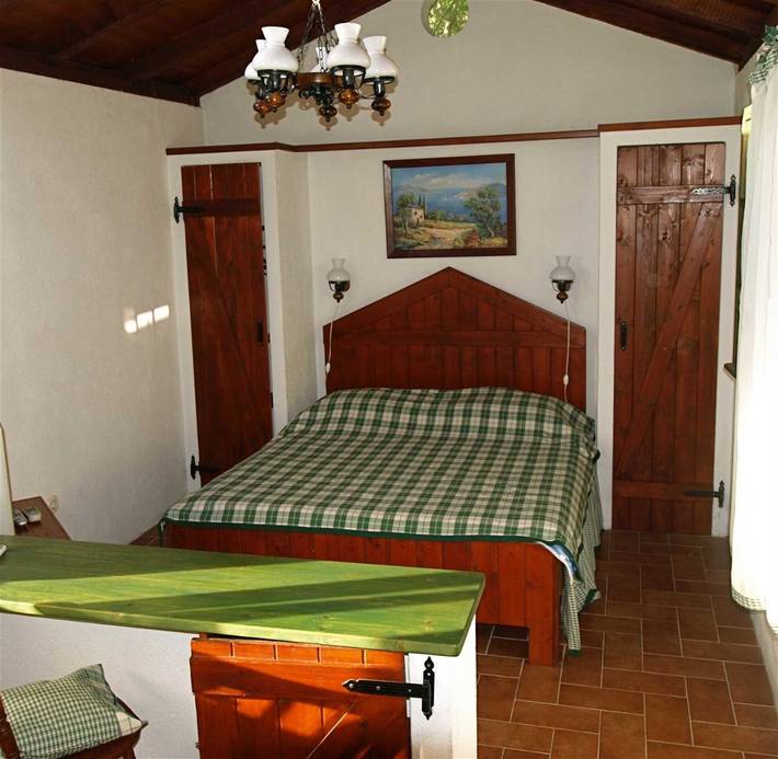 Ferienwohnung für 3 Personen, mit Terrasse und Garten in Veli Losinj