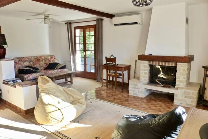 Location de vacances pour 6 personnes, avec jardin ainsi que terrasse et piscine à Tavernes - 4