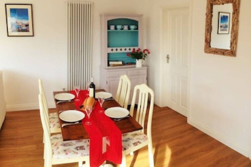 Entire apartment, Luxury Crantock Apartment, just 10 mins from the beach. in Crantock, Cornwall