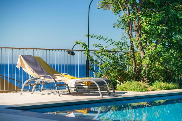 Maison d’hôte pour 2 personnes, avec Terrasse et Jardin ainsi que Piscine et Vue à Câmara de Lobos
