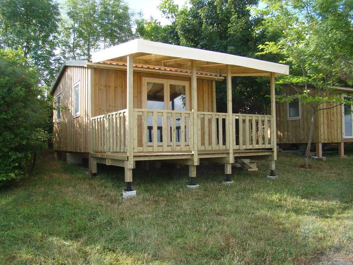 Camping pour 23 personnes, avec piscine et terrasse