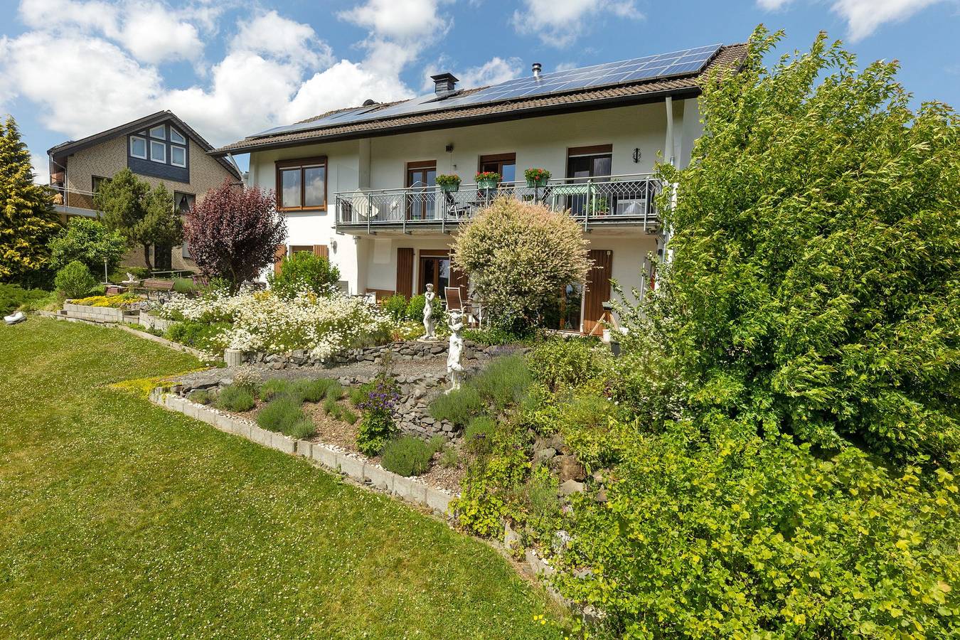Appartement entier, Appartement 'Sonnenblick' avec vue sur les montagnes, terrasse partagée et Wi-Fi in Bad Berleburg, Arrondissement de Siegen-Wittgenstein
