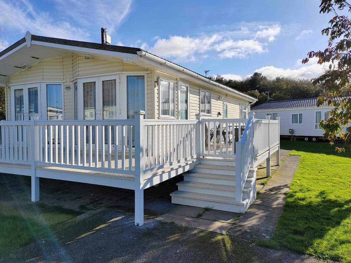 Dog Friendly 8 Berth Lodge, 600 Yard's From The Beach In Hunstanton in Hunstanton, Norfolk Coast