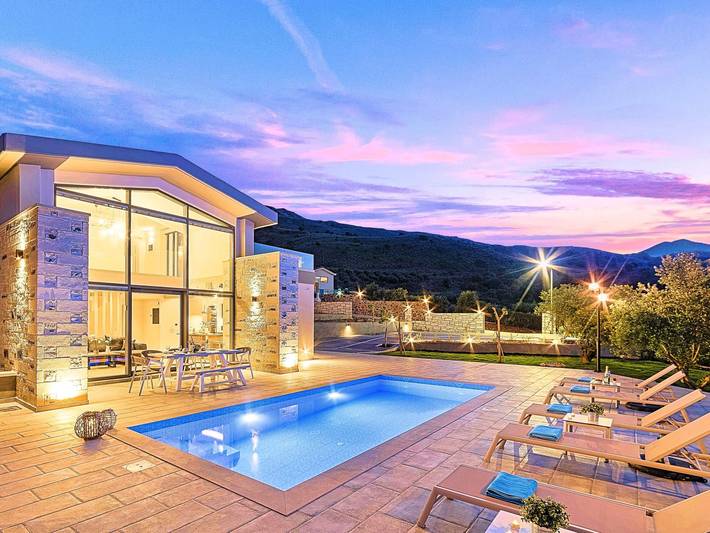 Location de vacances pour 15 personnes, avec jardin dans Georgioupoli