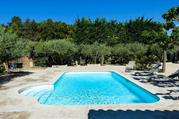 Location de vacances pour 4 personnes, avec Balcon et Terrasse ainsi que Jardin et Piscine à Beaumes-de-Venise