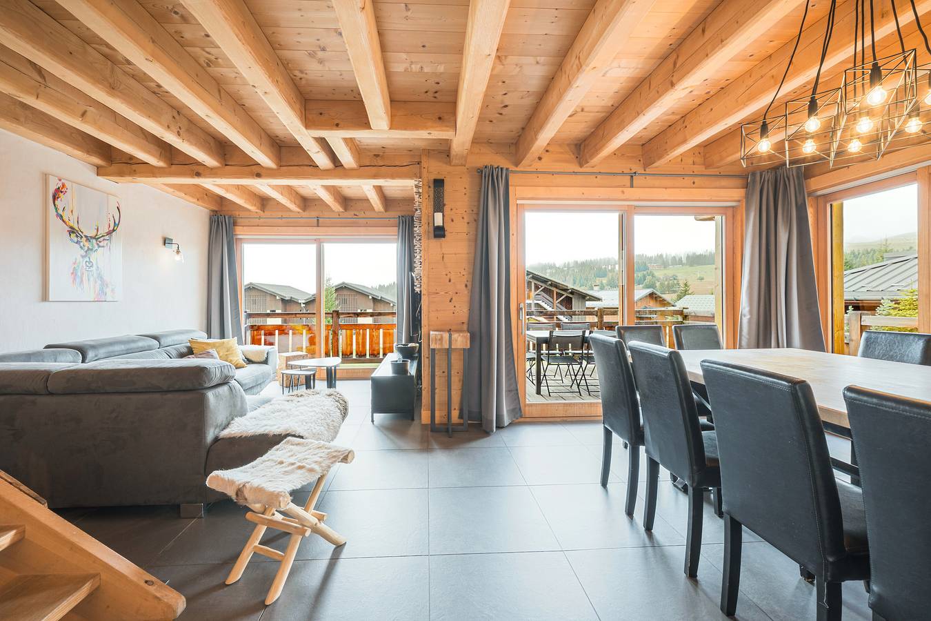 Appartement entier, Appartement "Chalet A - o Saisies" avec vue sur les montagnes, terrasse privée et Wi-Fi in Les Saisies, Région d'Albertville