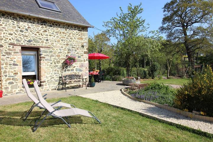 Gîte pour 4 personnes, avec Jacuzzi ainsi que Terrasse et Jardin à Planguenoual