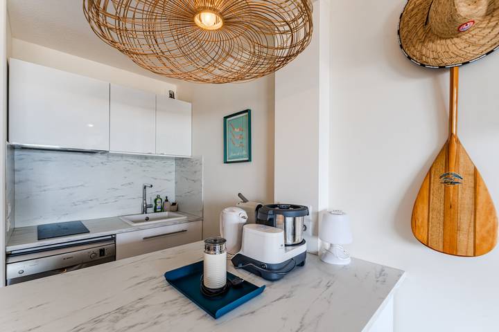 Entire studio, Studio Sea View Apartment – Direct Beach Access, Private Terrace, Wi-Fi in Arcachon, Arcachon region
