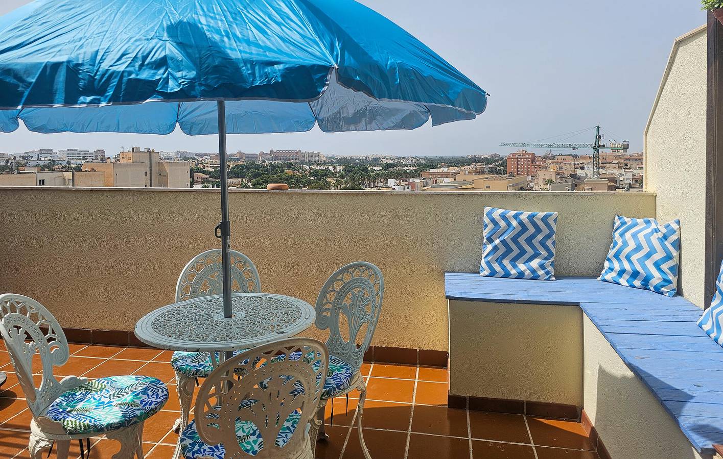 Ganze Ferienwohnung, Apartment mit Meerblick, Pool und Terrasse in Las Marinas Roquetas, Roquetas de Mar
