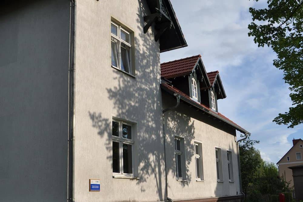 Ganze Wohnung, Villa Osterloff - Stilvolle Ferienwohnungen im Oderbruch in Oderberg, Barnimerland Region