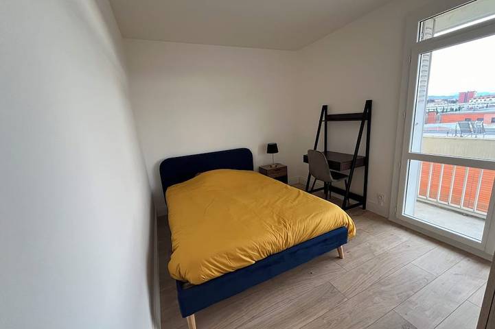 Ganze Wohnung, Skyview Apartment 4 Bedrooms + Parking in Valence, Valence und Umgebung