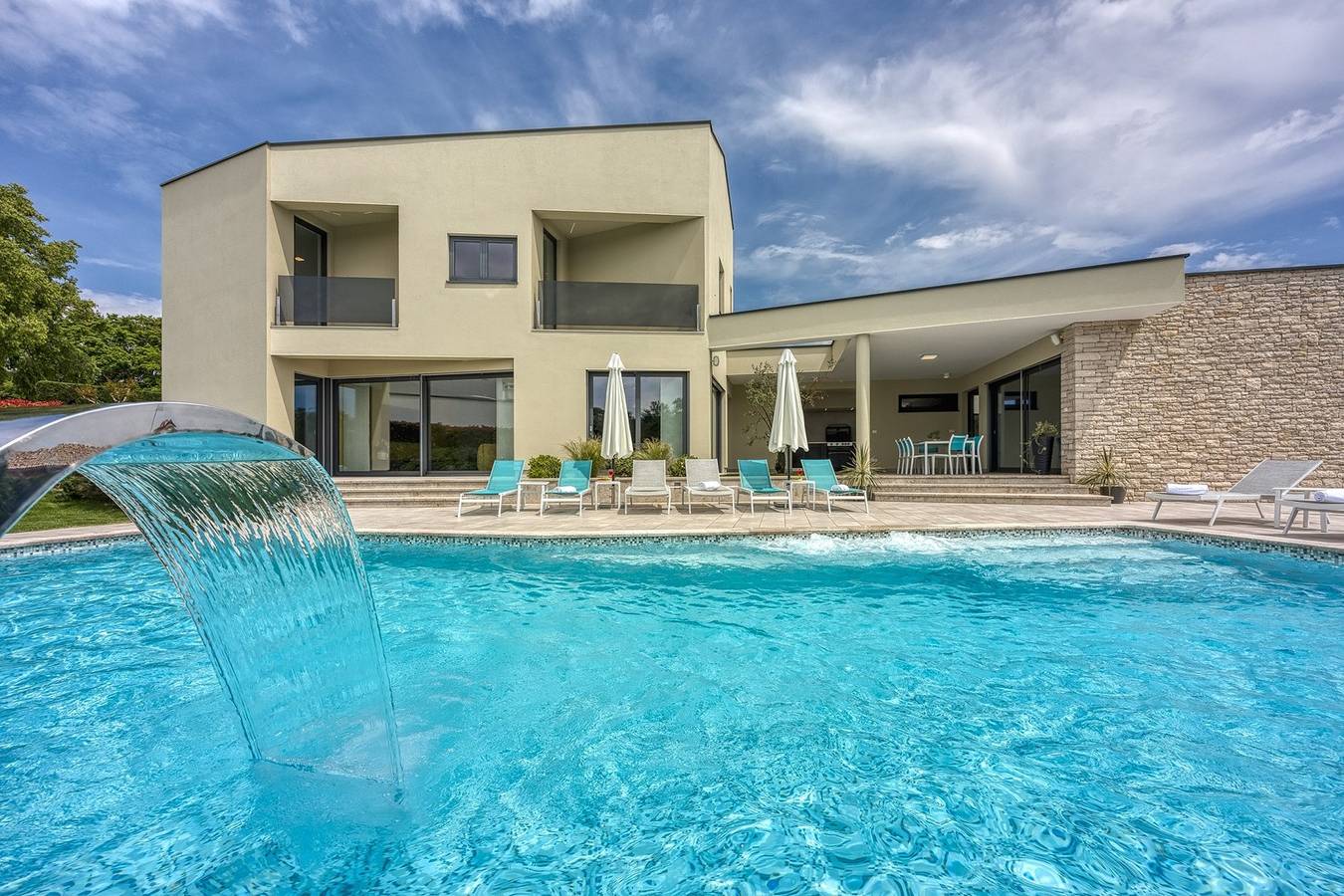 Moderne Villa Nada met zwembad en sauna in Kringa, Centraal Istrië