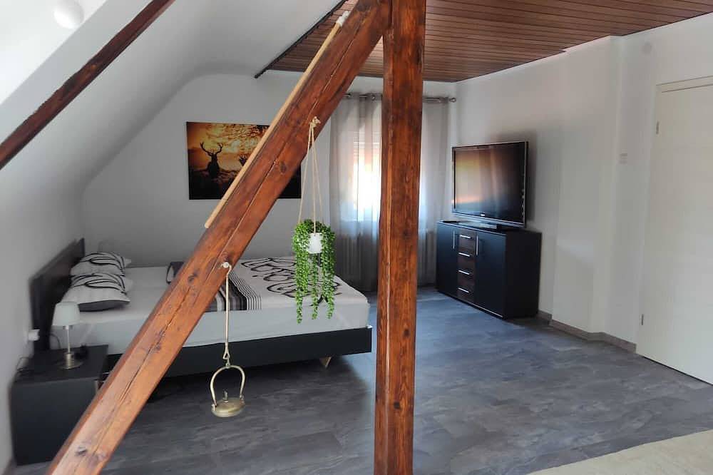 Renoviertes Forsthaus mit Feuerstelle und Kaminofen. Nähe Aussichtpunkt Cloef in Orscholz, Mettlach