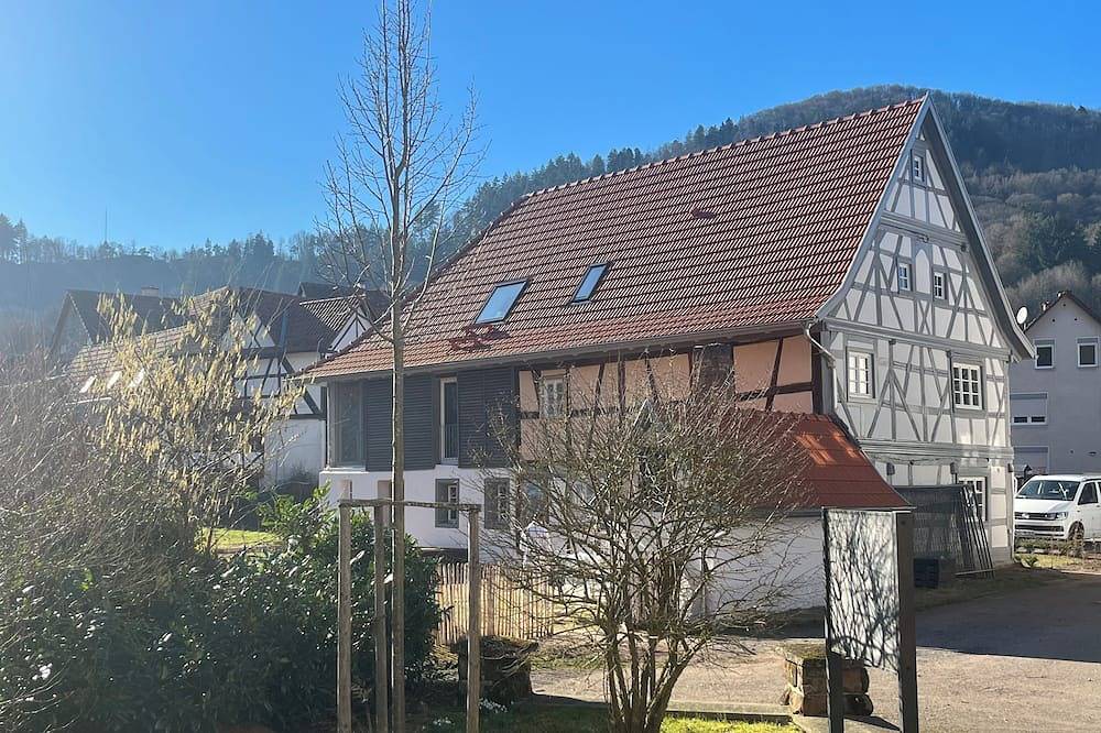 Saniertes Fachwerkhaus, Haus Nothweiler, alte Scheune, traditionell und modern in Nothweiler, Landkreis Südwestpfalz
